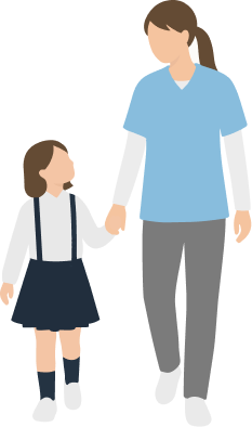スタッフと子どもが手をつないで歩く様子